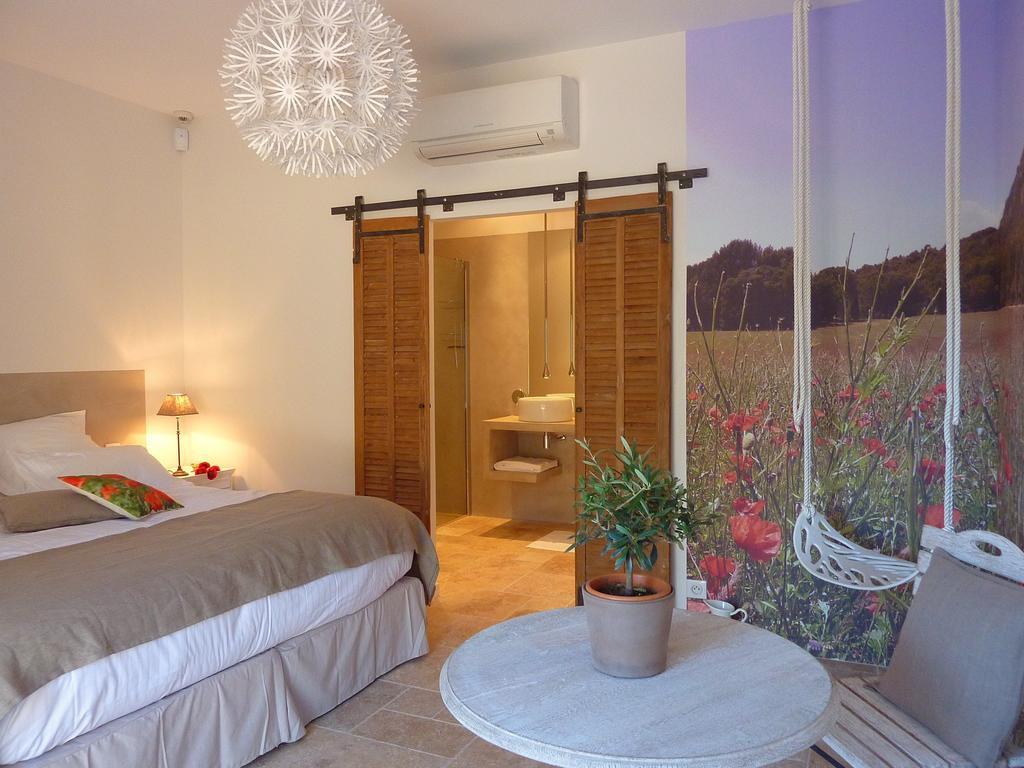 Les Mazets Du Luberon Bed & Breakfast Puget Room photo